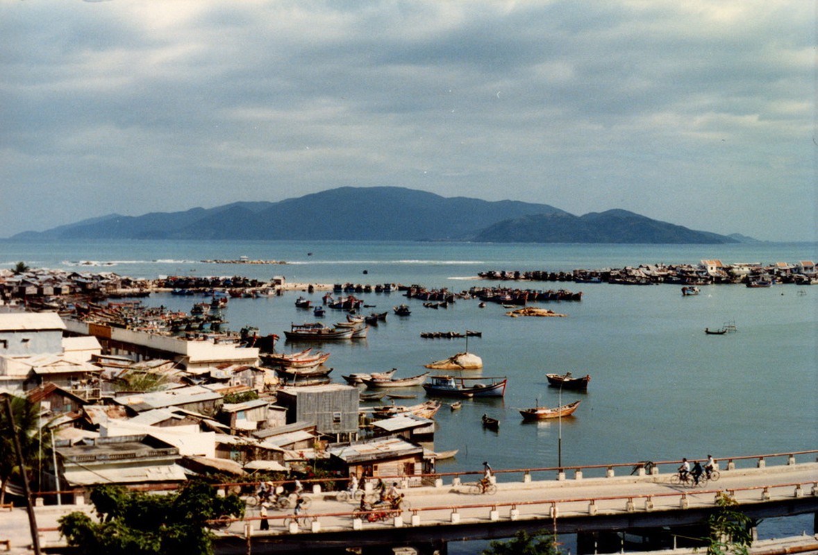 Loat anh quyen ru me hon ve phong canh Nha Trang nam 1988-Hinh-6