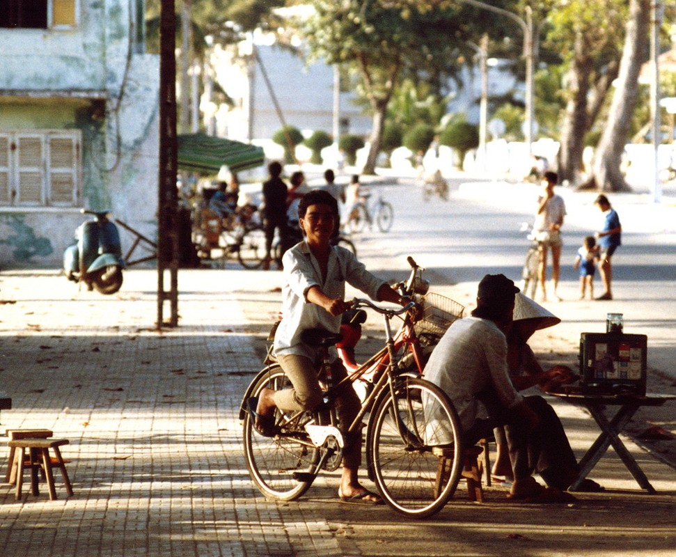 Anh doi thuong thu vi chup o Vung Tau nam 1988-Hinh-8