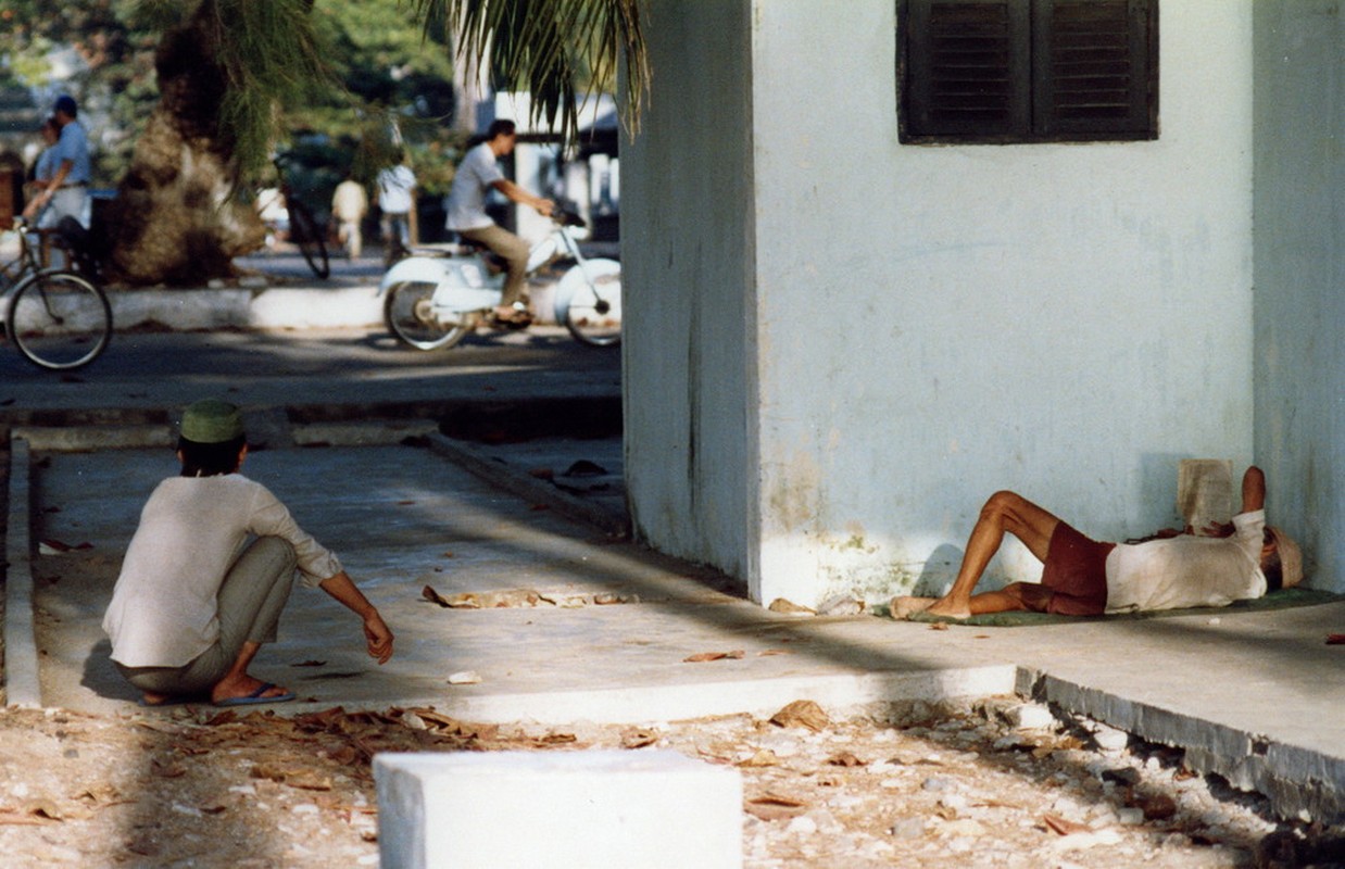 Anh doi thuong thu vi chup o Vung Tau nam 1988-Hinh-9