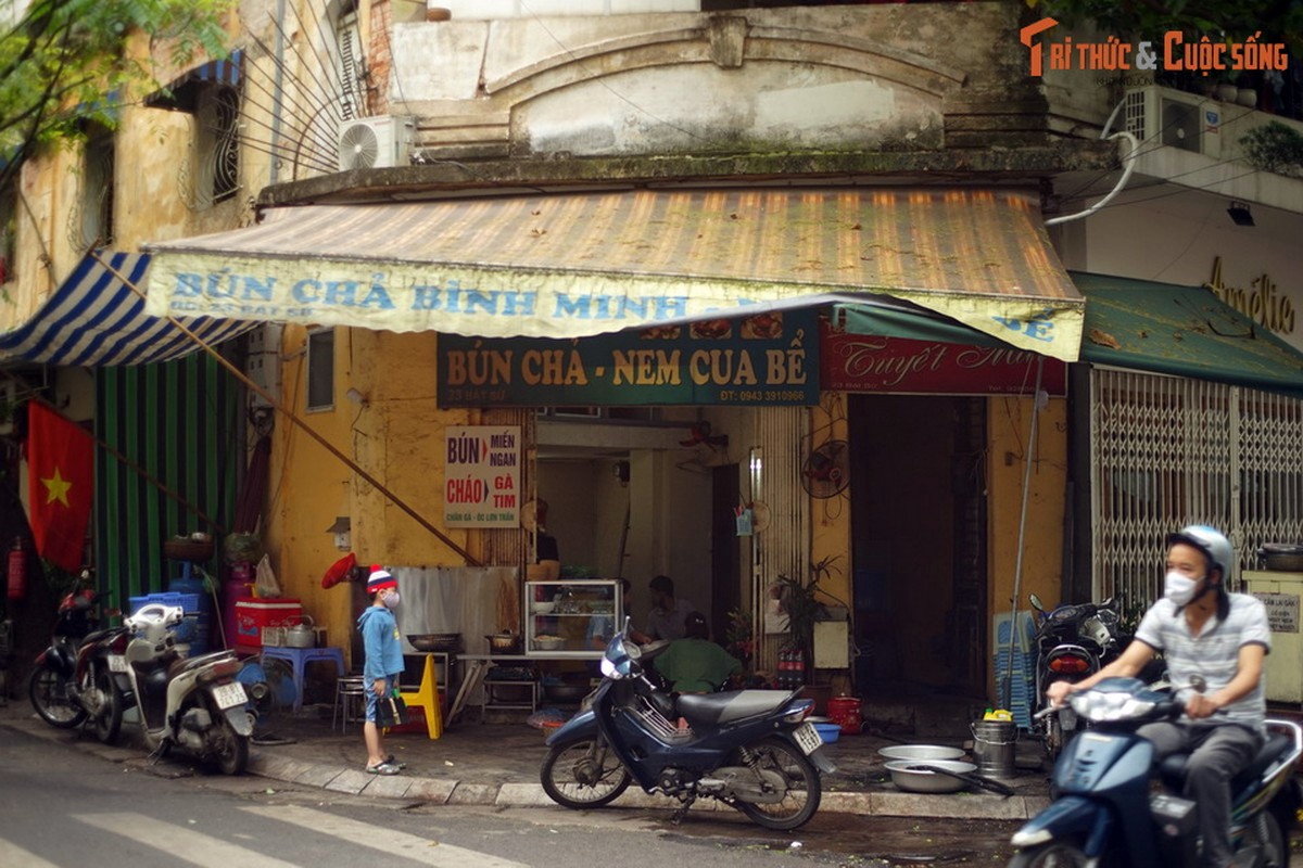 Pho Bat Ngo o Ha Noi la pho nao, gio ra sao?-Hinh-7