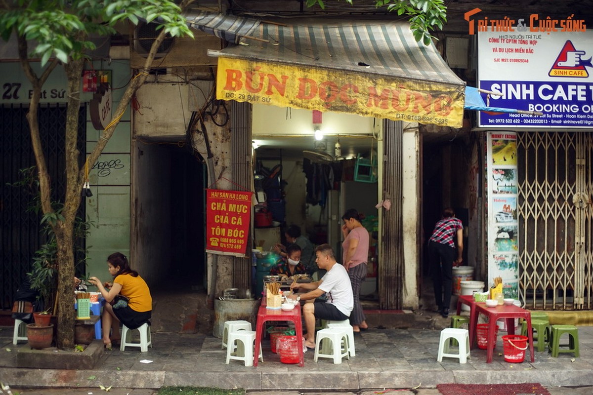 Pho Bat Ngo o Ha Noi la pho nao, gio ra sao?-Hinh-8