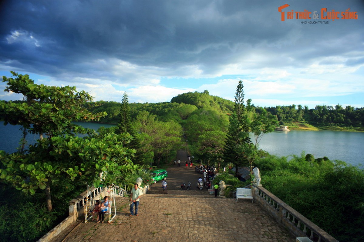 Diem dung chan dac biet tren duong tu Ban Don di Pleiku-Hinh-11