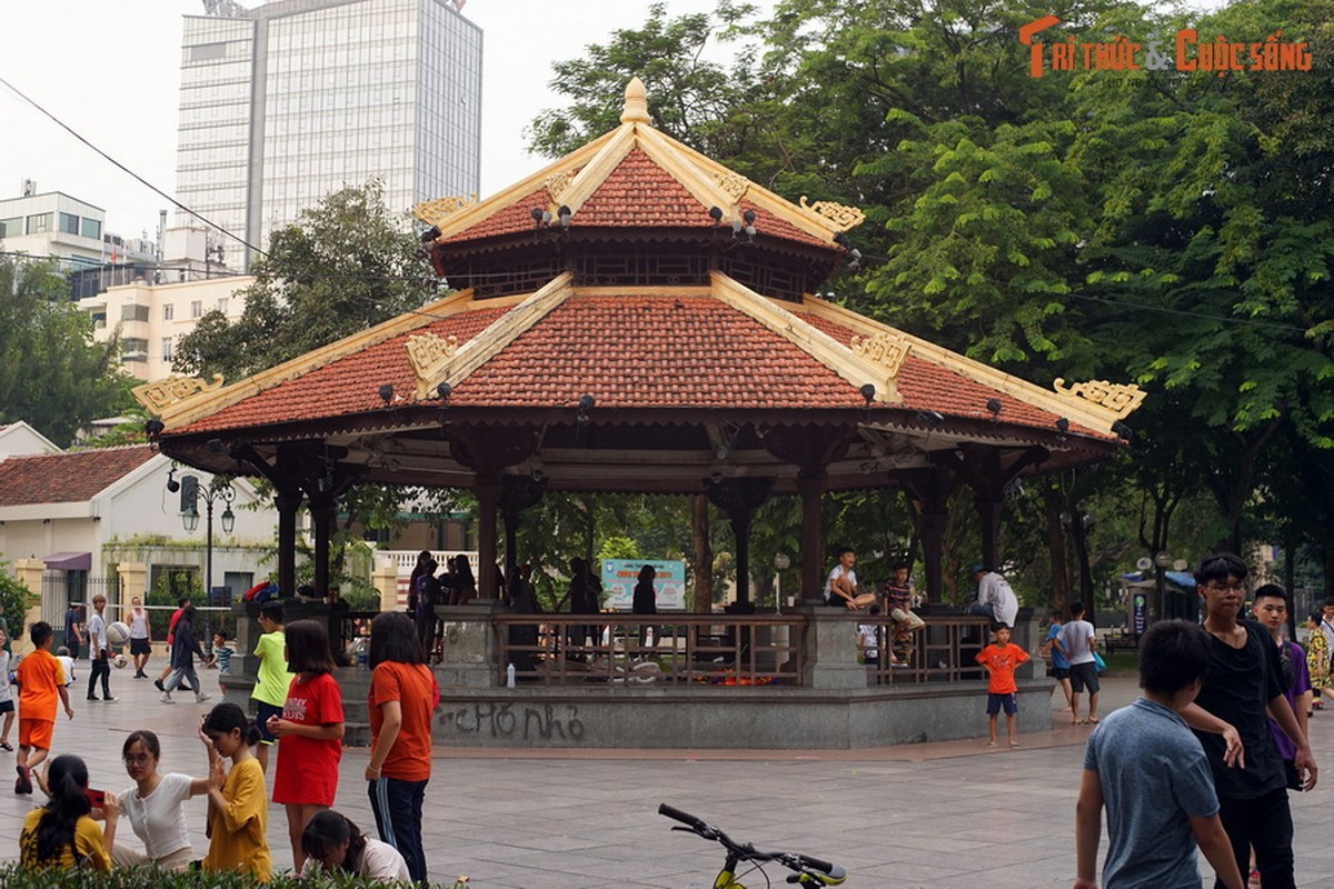 Bi mat lich su cua cong trinh “bat quai” tram tuoi ben bo ho Guom