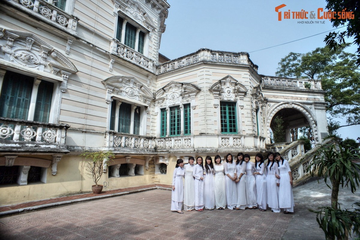 Soi tung ngoc ngach biet thu co trang le noi tieng Ha Noi-Hinh-6