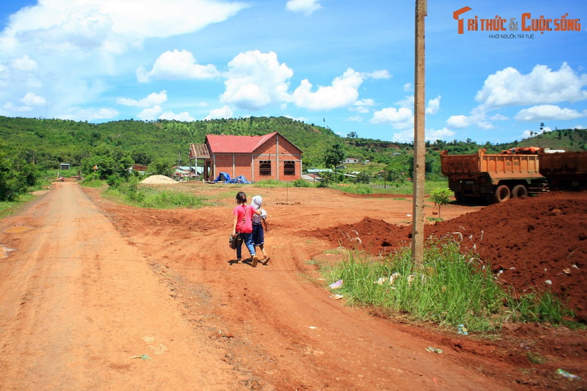 Truyen thuyet la ly giai vi sao dat Tay Nguyen “do ruc nhu lua