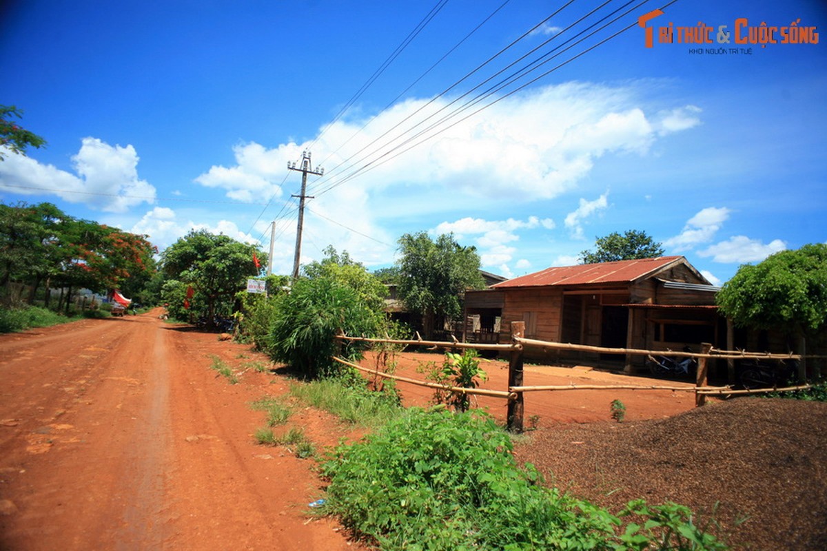 Truyen thuyet la ly giai vi sao dat Tay Nguyen “do ruc nhu lua