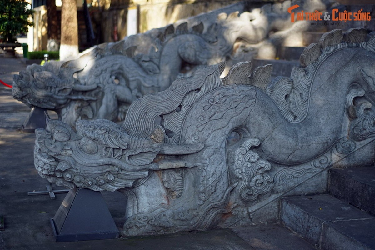 View - 	Hình tượng rồng trên 6 Bảo vật quốc gia của Hoàng thành