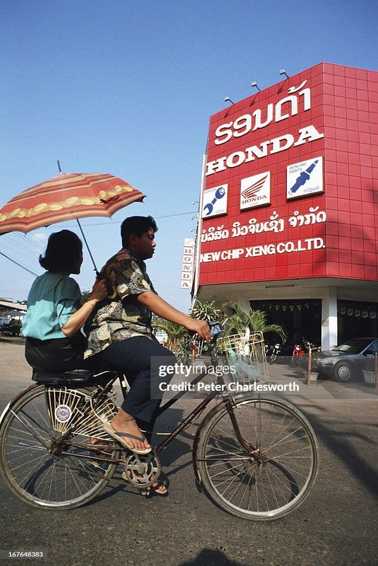 View - 	Loạt ảnh chất lừ về cuộc sống ở thủ đô của Lào năm 1991 