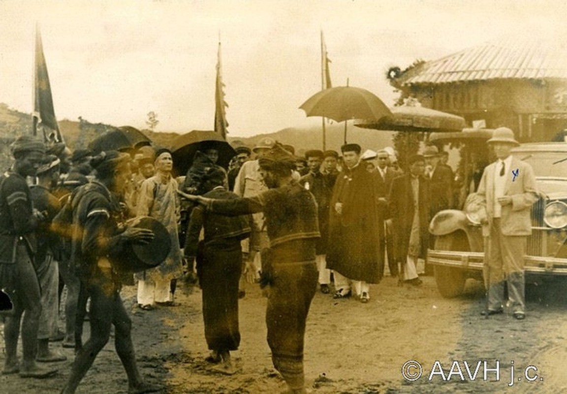 Hinh doc vua Bao Dai tuan du cac tinh Nam Trung Bo nam 1933-Hinh-8
