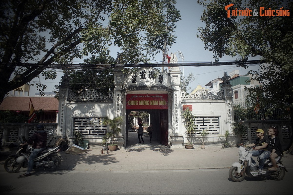 View - 	Truyền thuyết kỳ ảo như phim của đạo quán giữa trung tâm Hà Nội