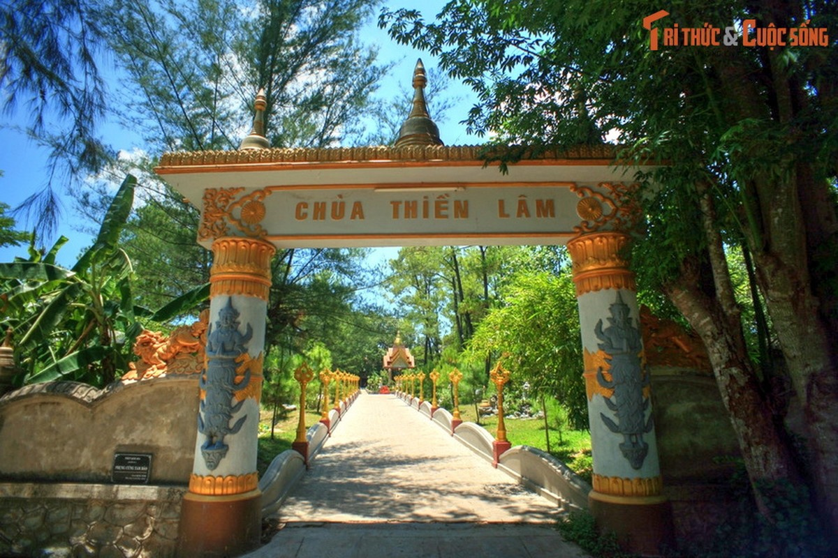 Loat cong trinh ton giao co kien truc doc la o Co do Hue-Hinh-5