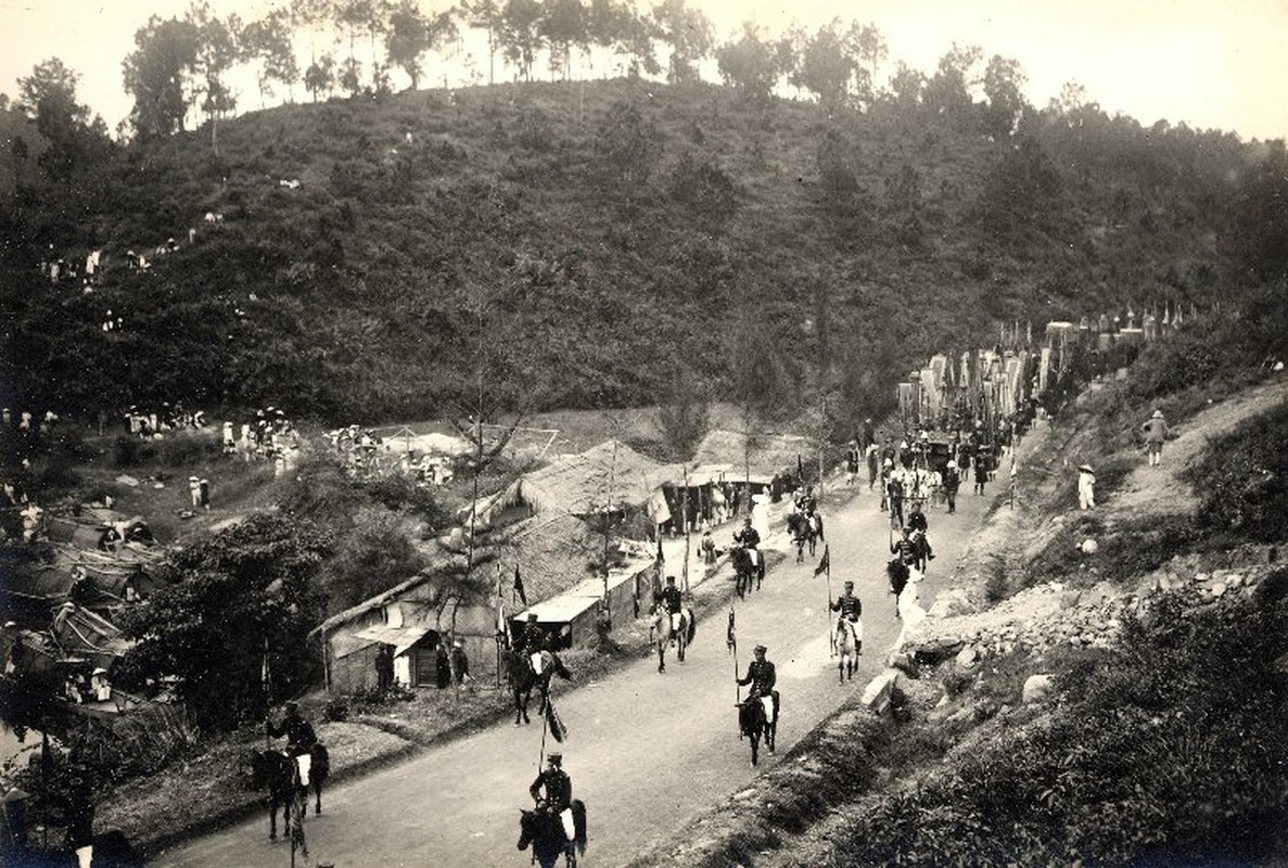 Hinh doc ve dam tang vua Khai Dinh nam 1926-Hinh-8