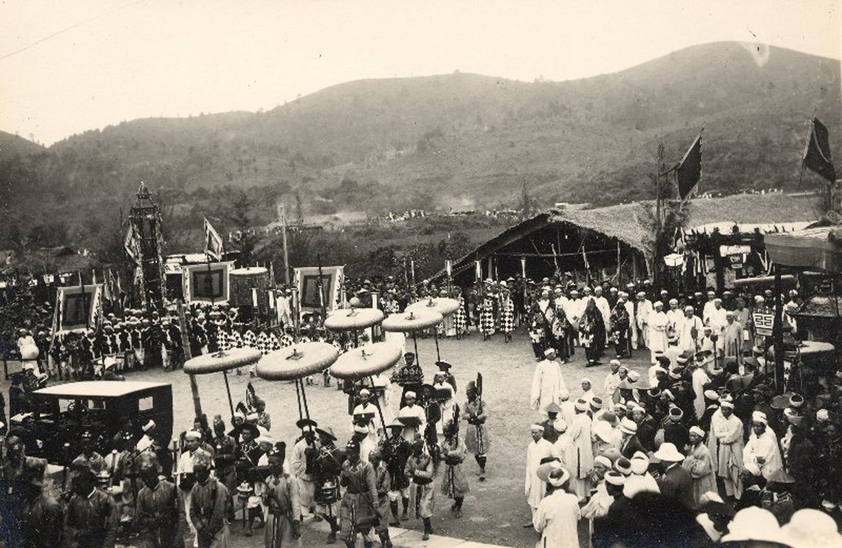 Hinh doc ve dam tang vua Khai Dinh nam 1926-Hinh-9