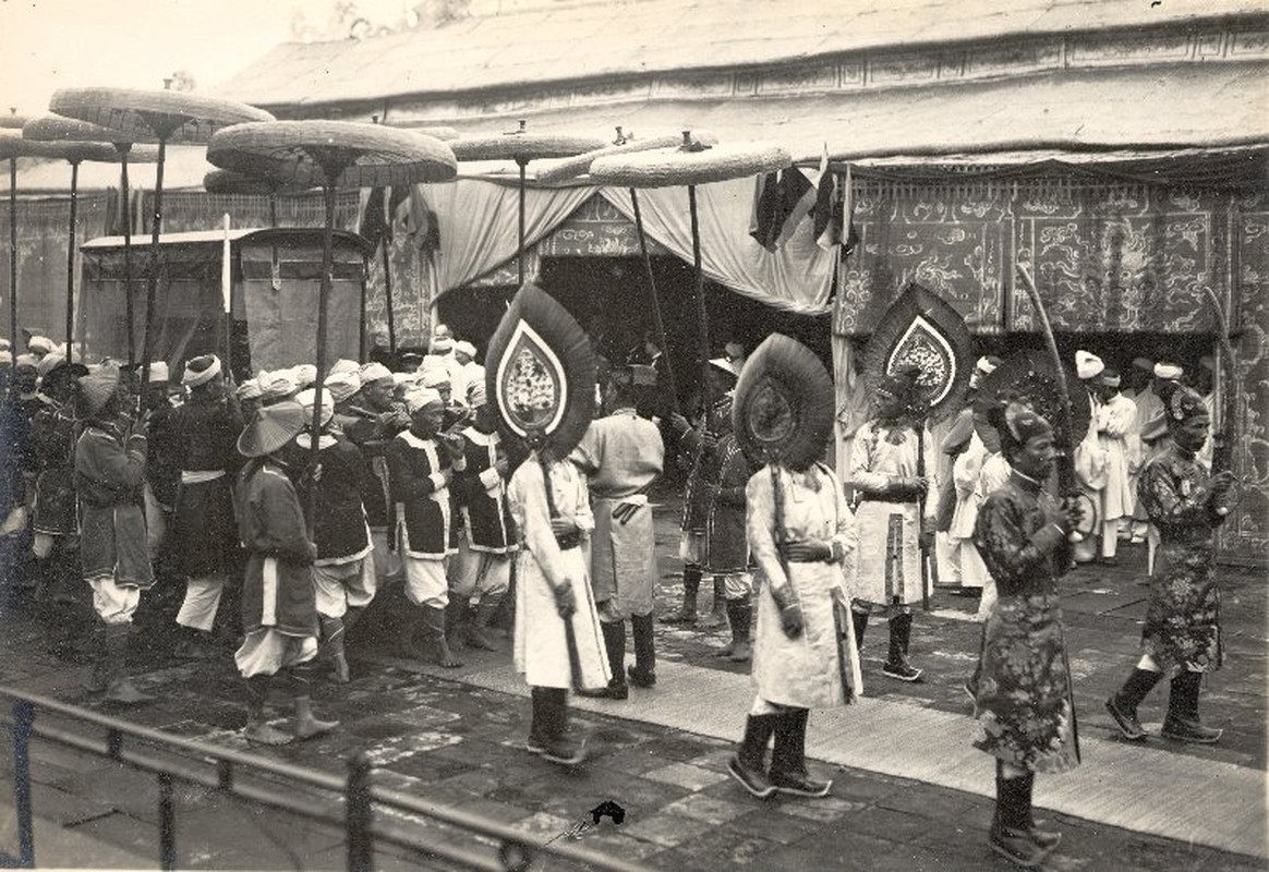 Hinh doc ve dam tang vua Khai Dinh nam 1926