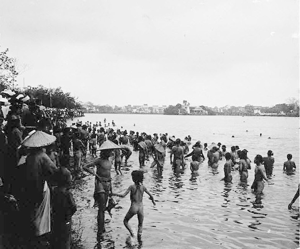 Canh dua vit thu vi o ho Hoan Kiem, Ha Noi nam 1905 -1906-Hinh-5