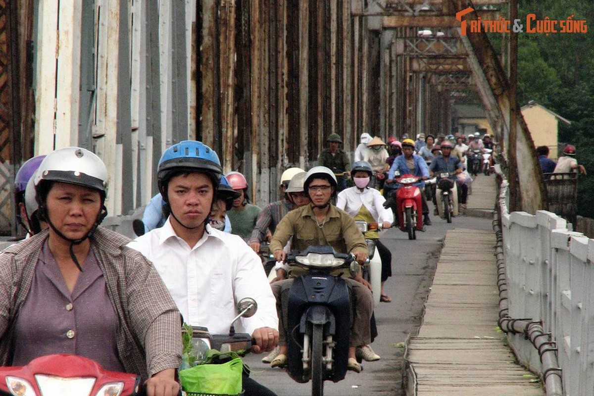 Hoi uc hao hung ngay 10/10/1954 tren cau co nhat Ha Noi-Hinh-4