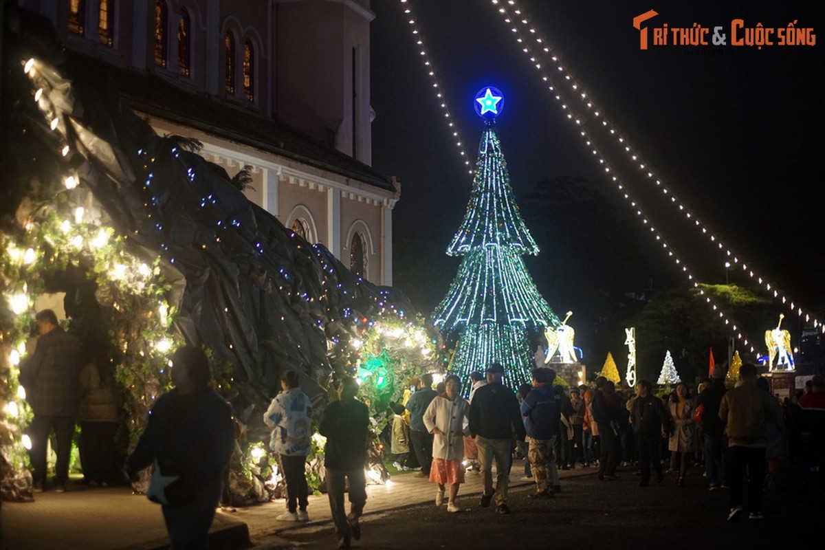 Khong khi giang sinh o nha tho co noi tieng nhat Da Lat-Hinh-7