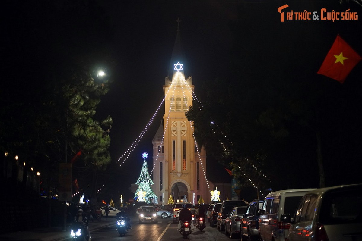 Khong khi giang sinh o nha tho co noi tieng nhat Da Lat