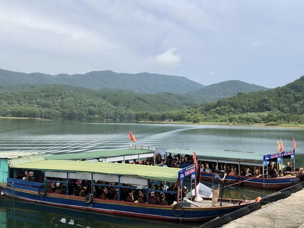 Hang nghin du khach do ve chua Huong Tich Ha Tinh dau nam-Hinh-8