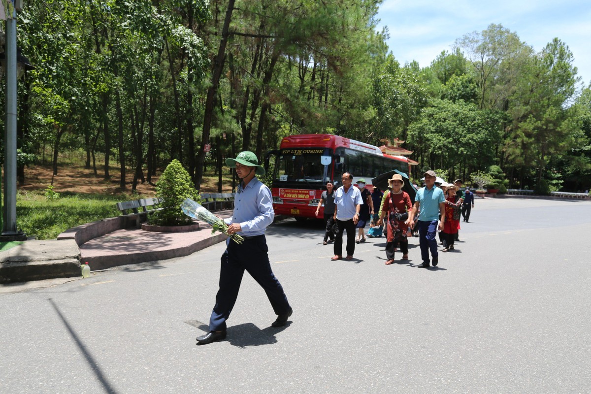 Hang nghin nguoi den dang huong tai Nga ba Dong Loc