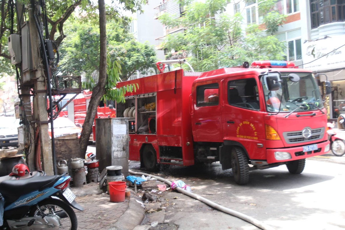 Ha Noi: Chay nha trong ngo, doi cuu ho kho tiep can hien truong-Hinh-3