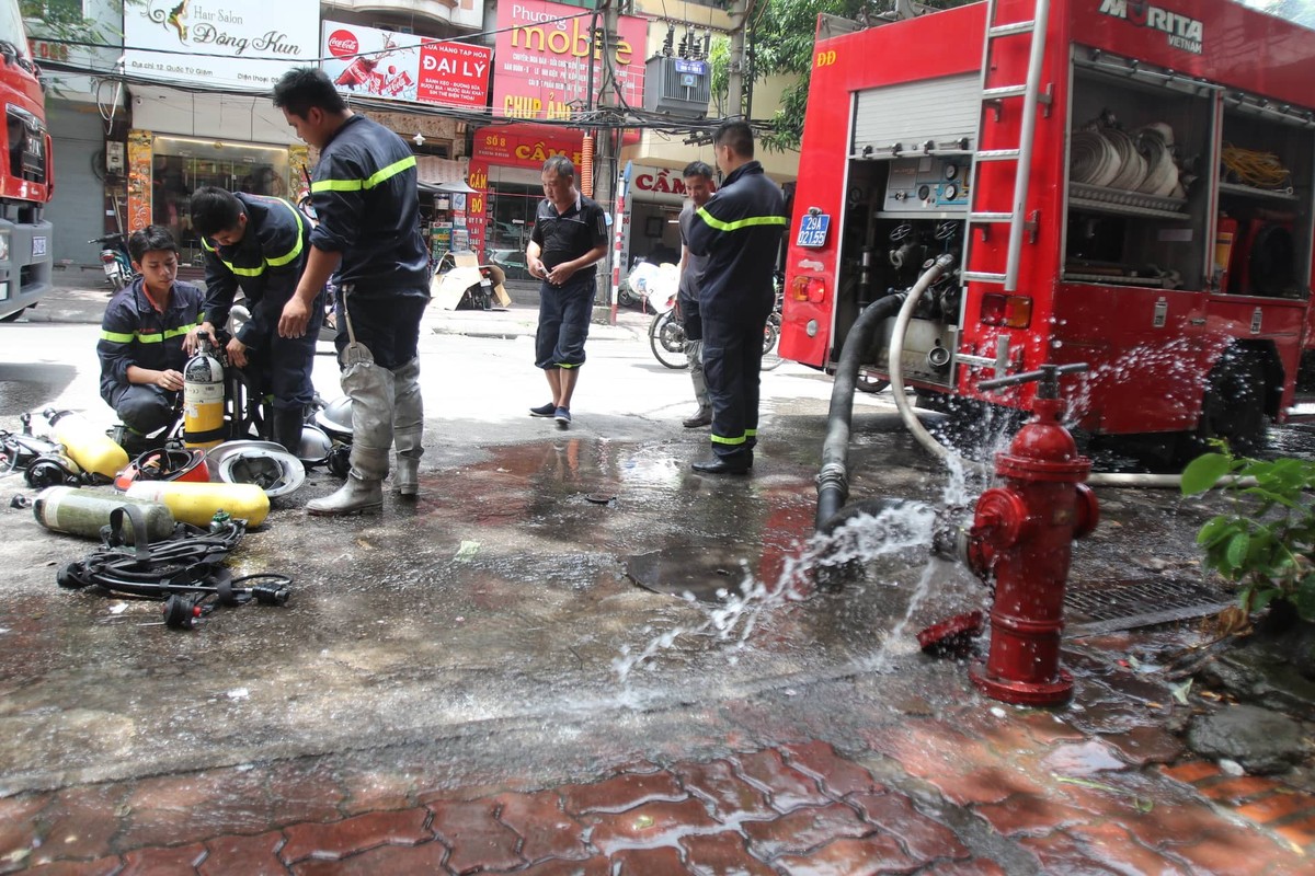 Ha Noi: Chay nha trong ngo, doi cuu ho kho tiep can hien truong-Hinh-9