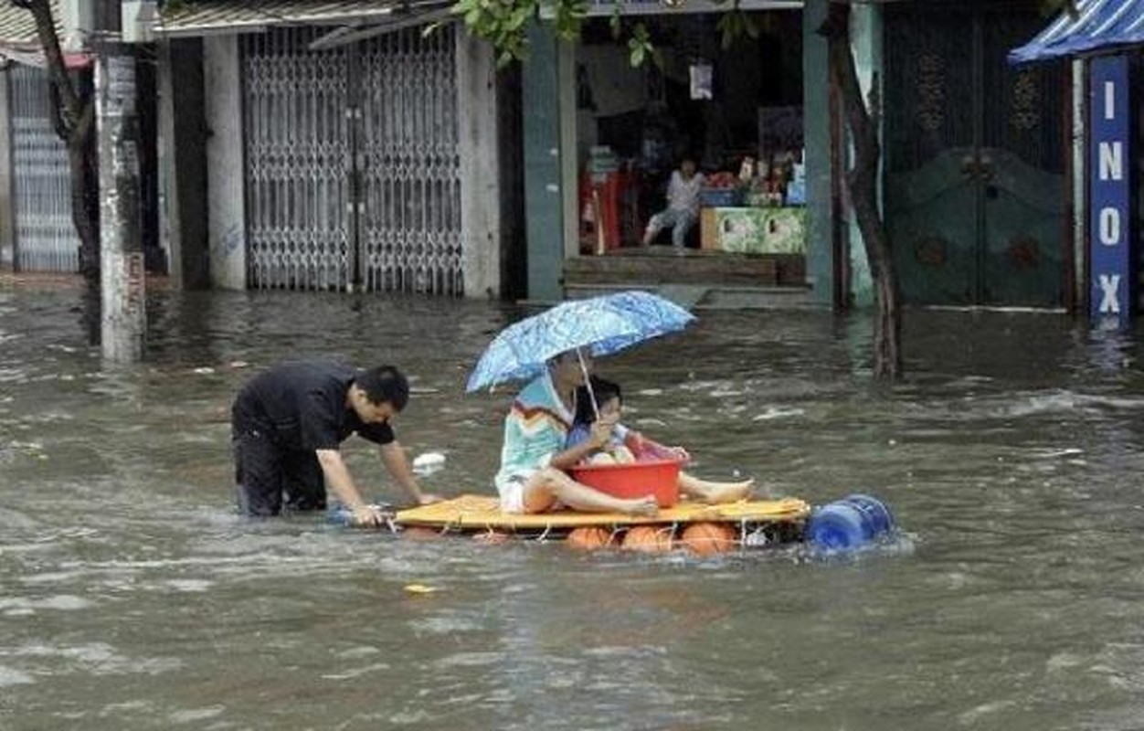 Nhung khoanh khac ngap lut kinh dien o Ha Noi va TP HCM-Hinh-8