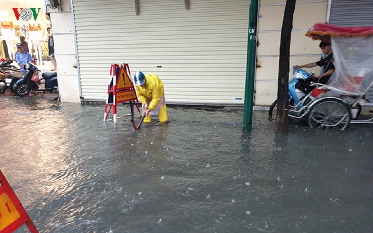 Nguoi dan ngan ngam: Cu mua la duong Ha Noi lai tac