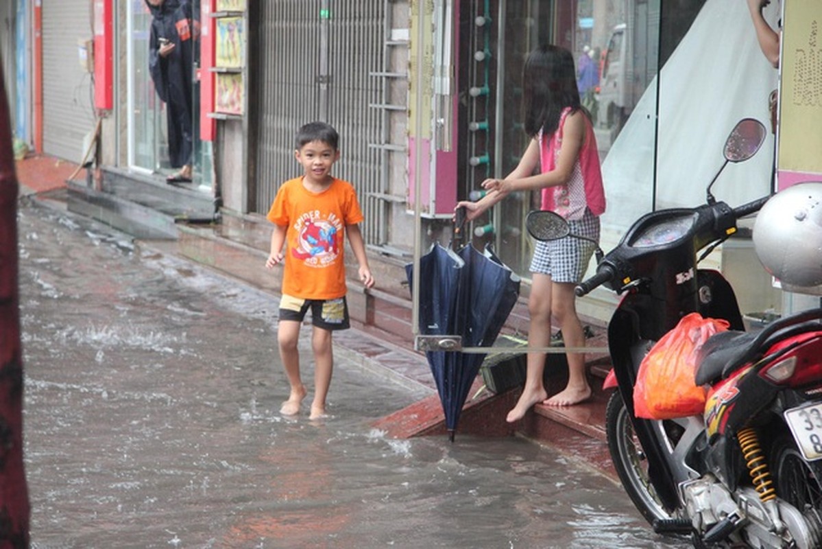 Ha Noi: Nguoi dan “thi boi” giua ma tran giao thong-Hinh-3