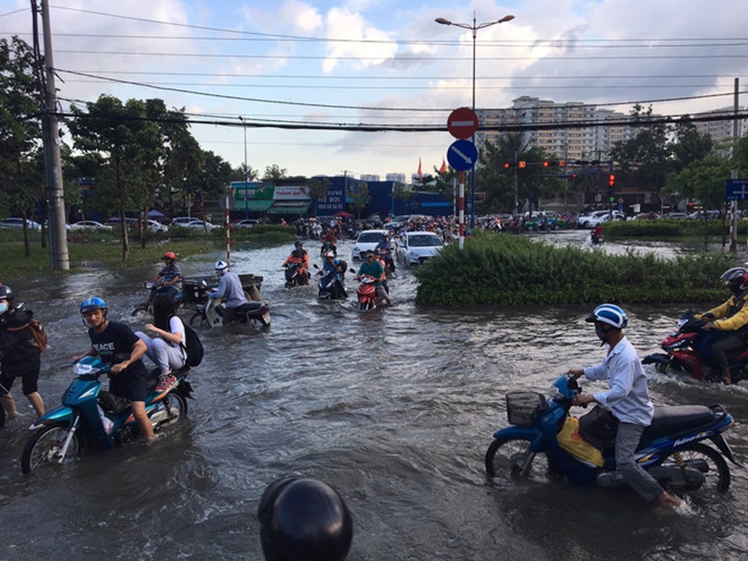 Diem den ngap lut nhat o TP HCM khien dan lo so-Hinh-2