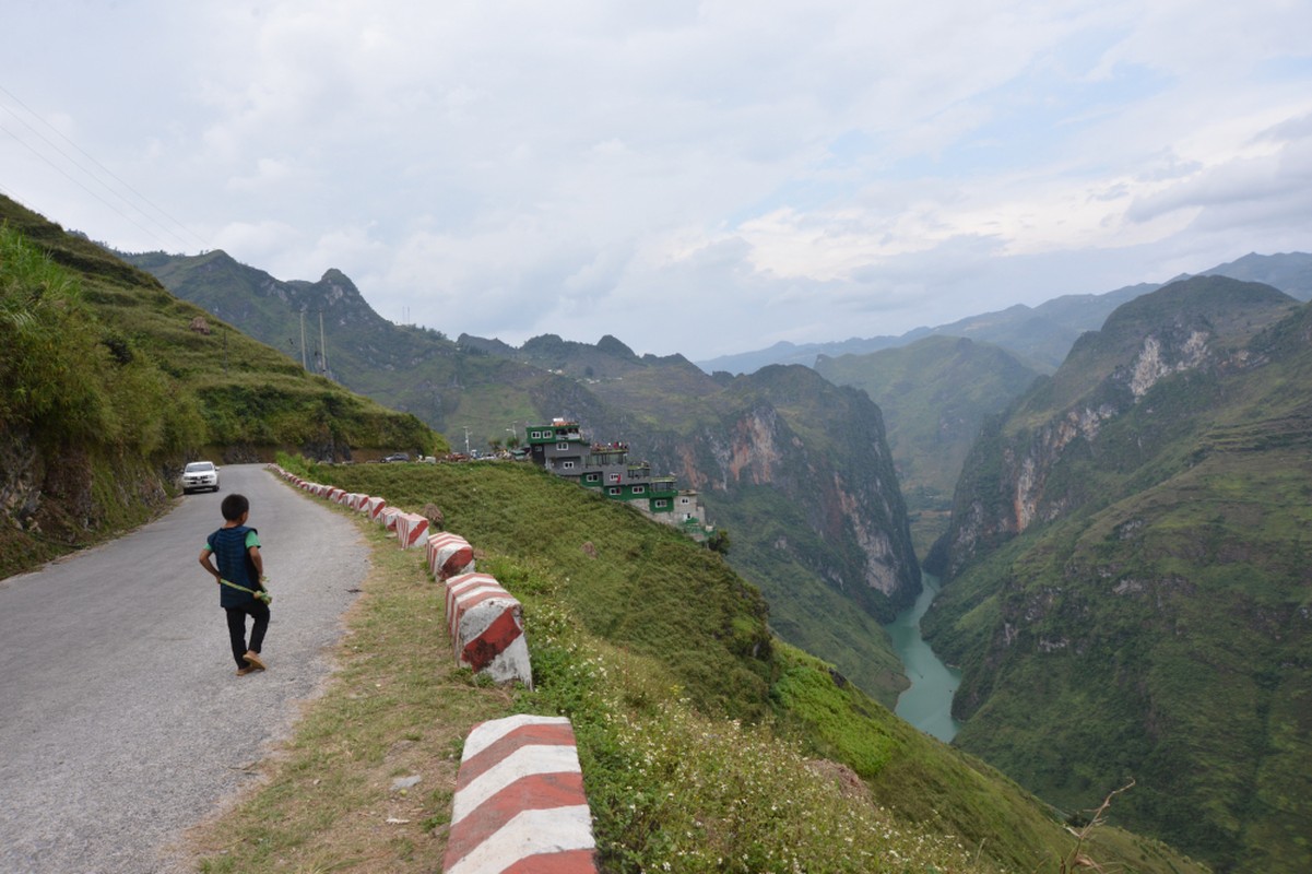 Nha nghi Ma Pi Leng Panorama sap thao do du khach van keo den selfie, chup anh cuoi-Hinh-3