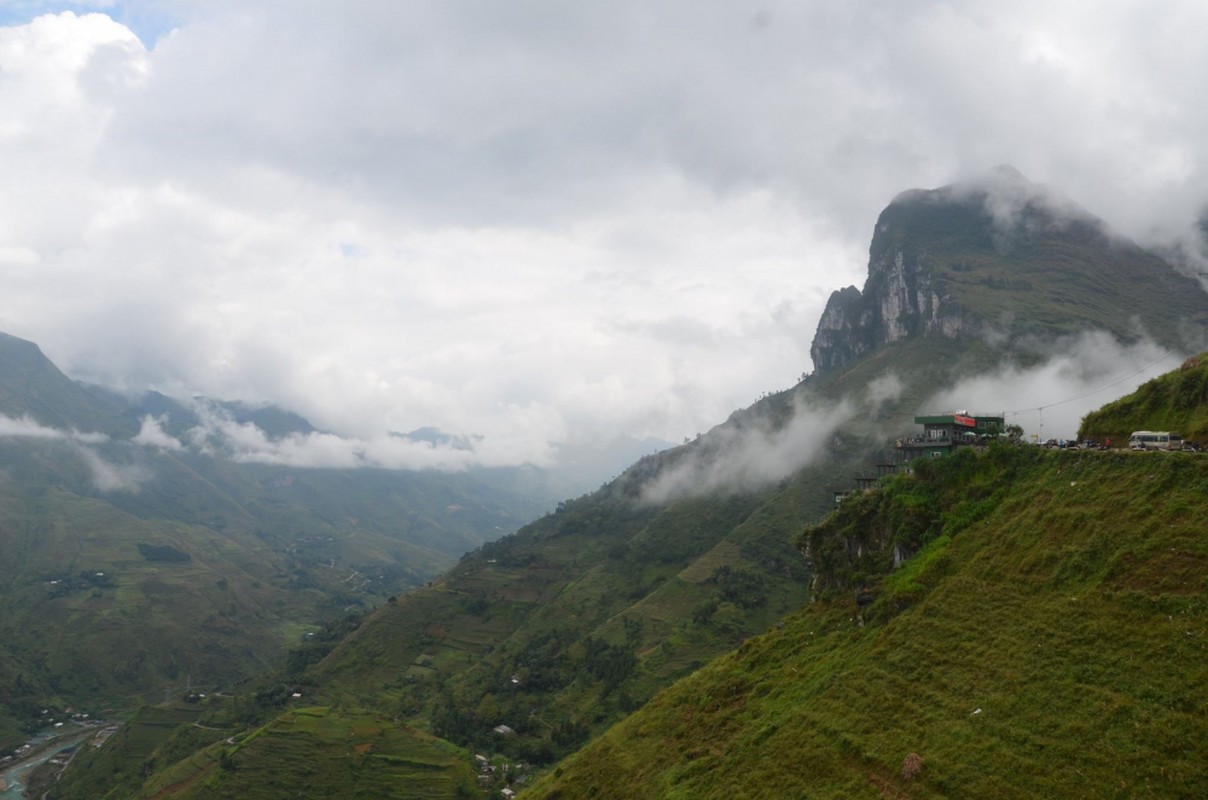 Nha nghi Ma Pi Leng Panorama sap thao do du khach van keo den selfie, chup anh cuoi