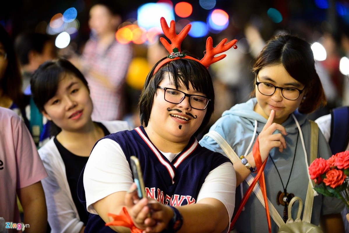 Khong khi Noel som tren duong pho Sai Gon-Hinh-9