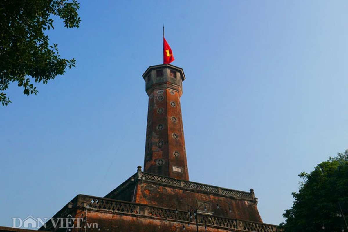 Co ru khap pho Ha Noi trong ngay Quoc tang lanh tu Fidel Castro-Hinh-11