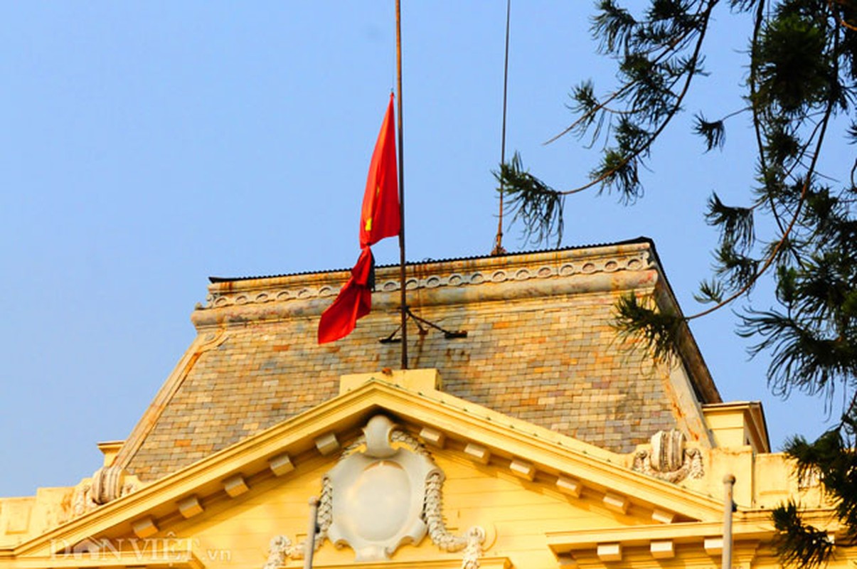 Co ru khap pho Ha Noi trong ngay Quoc tang lanh tu Fidel Castro-Hinh-7