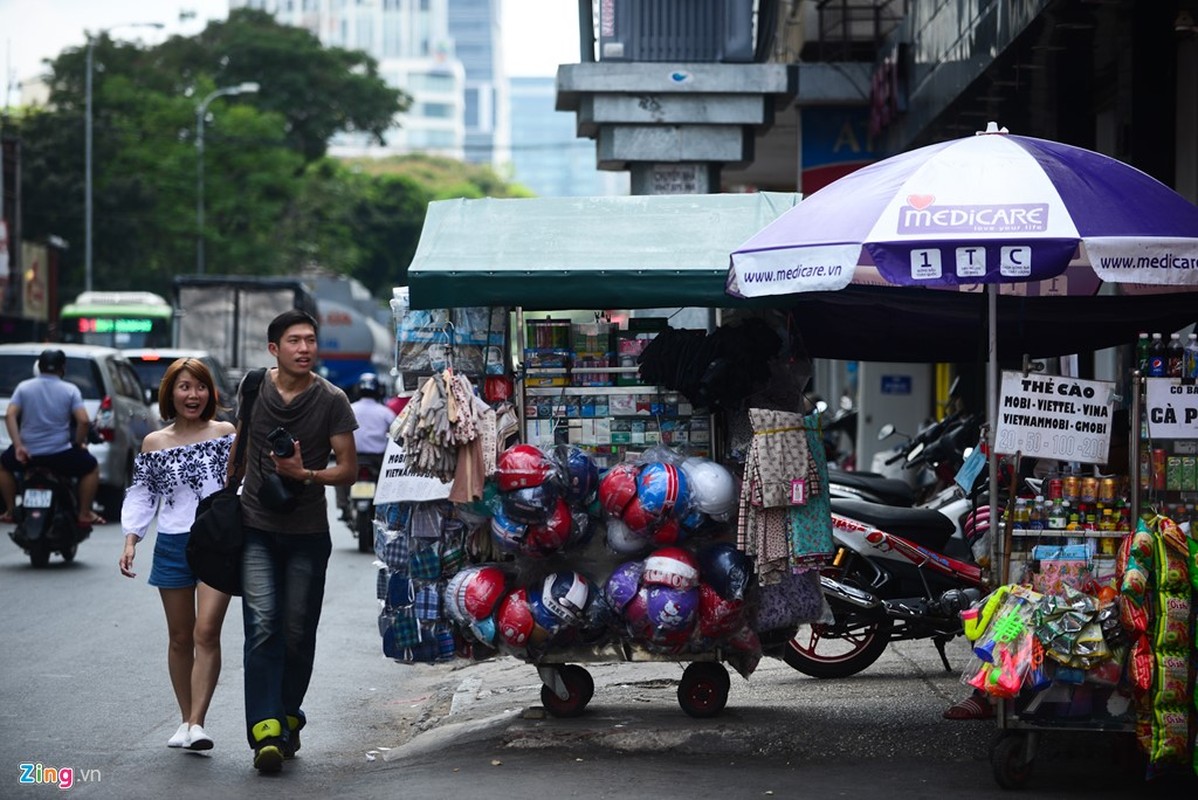 Anh: Via he quan 1 ra sao sau loi tuyen bo cua lanh dao quan?-Hinh-13