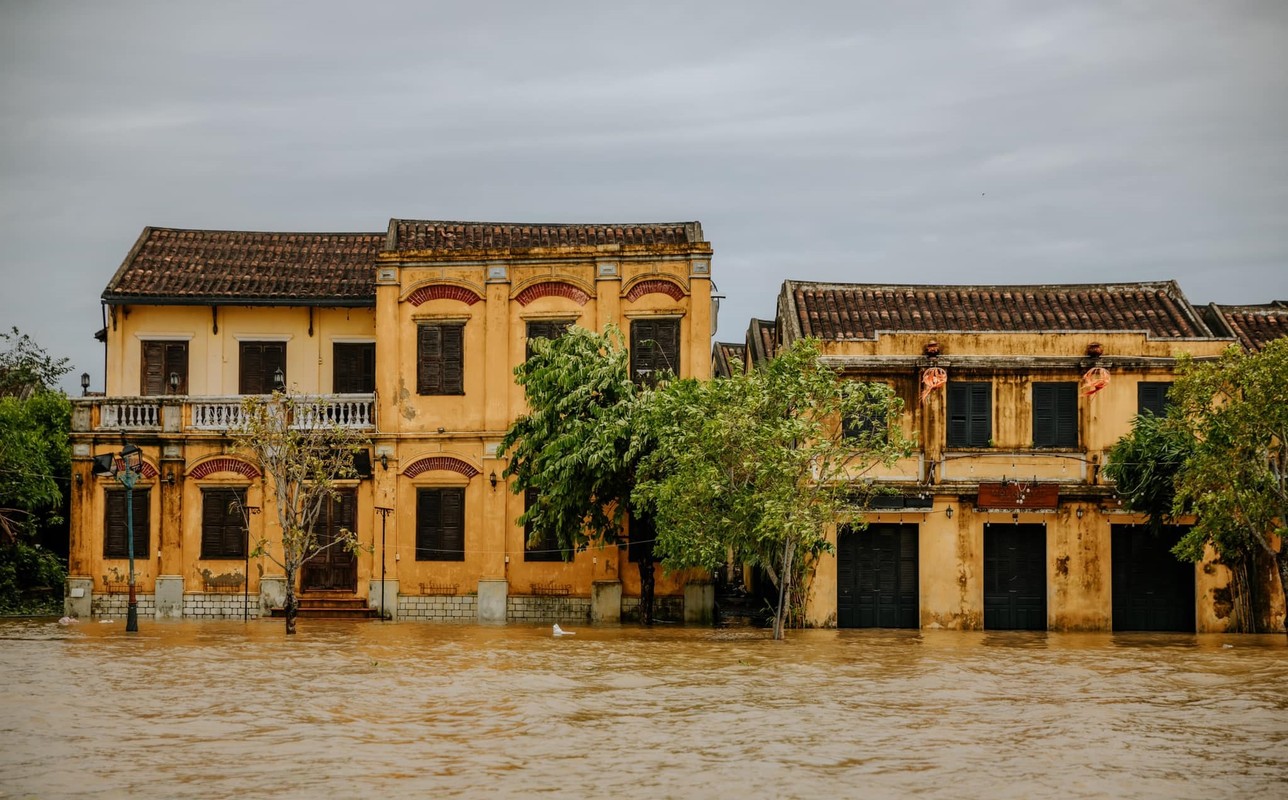 Hoi An: Nhieu tuyen duong bien thanh song sau bao Noru-Hinh-5