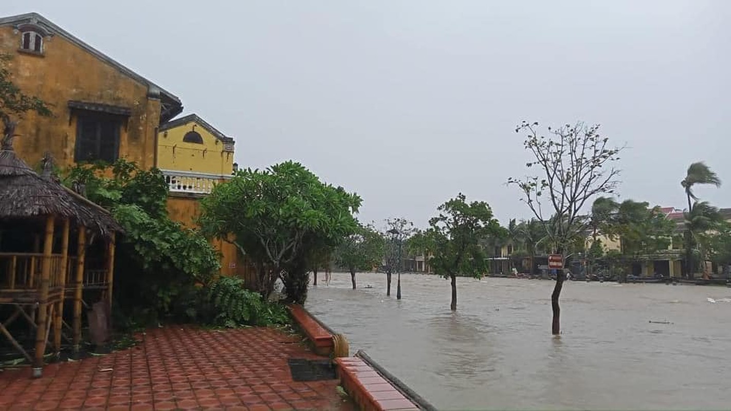 Hoi An: Nhieu tuyen duong bien thanh song sau bao Noru-Hinh-6