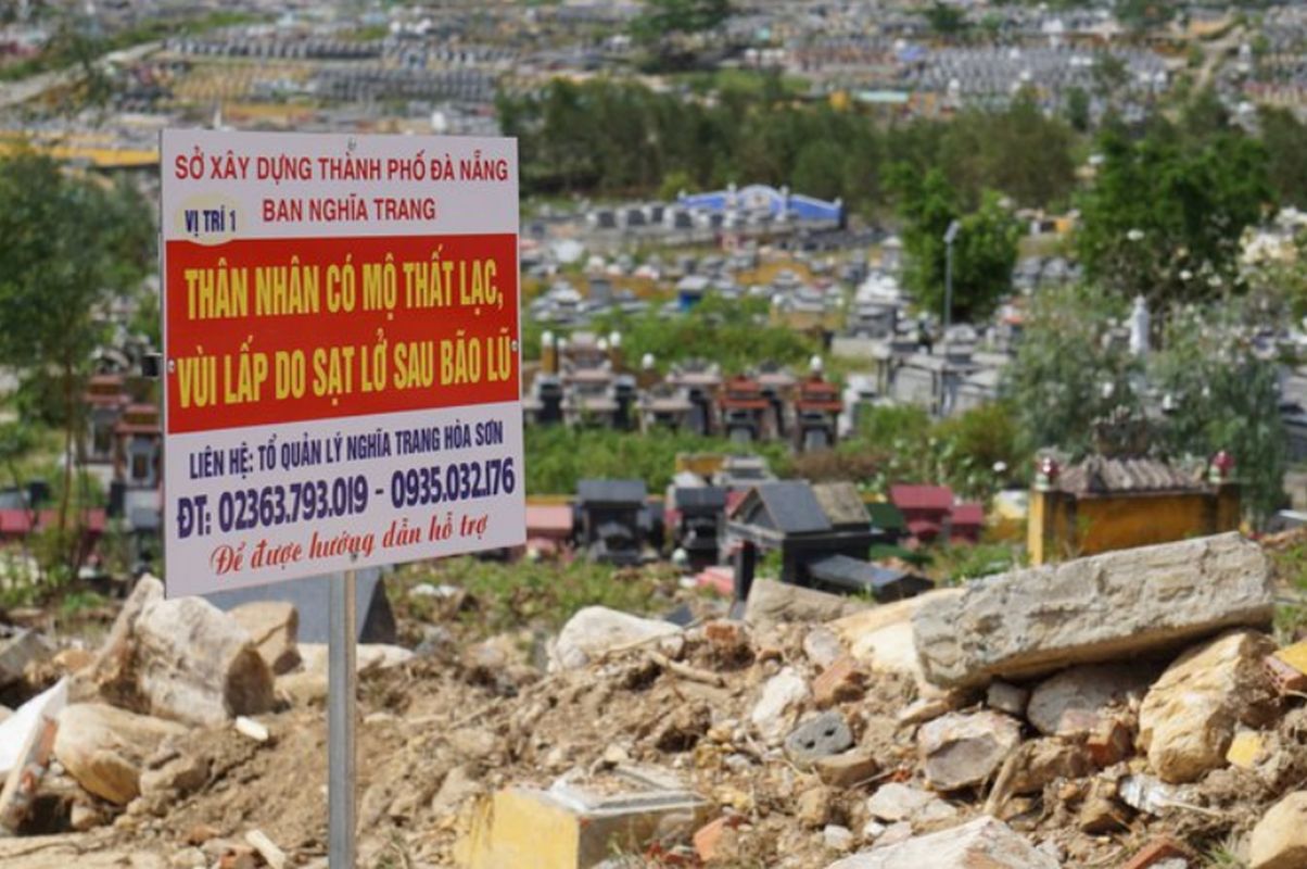 Da Nang: Sat lo nghia trang, hon 1.000 chien si tham gia tim mo-Hinh-12