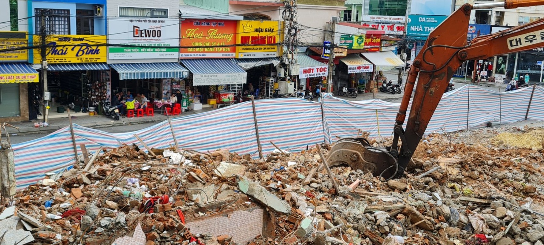 Da Nang: Ngan ngam canh nhech nhac truoc SVD Chi Lang-Hinh-4