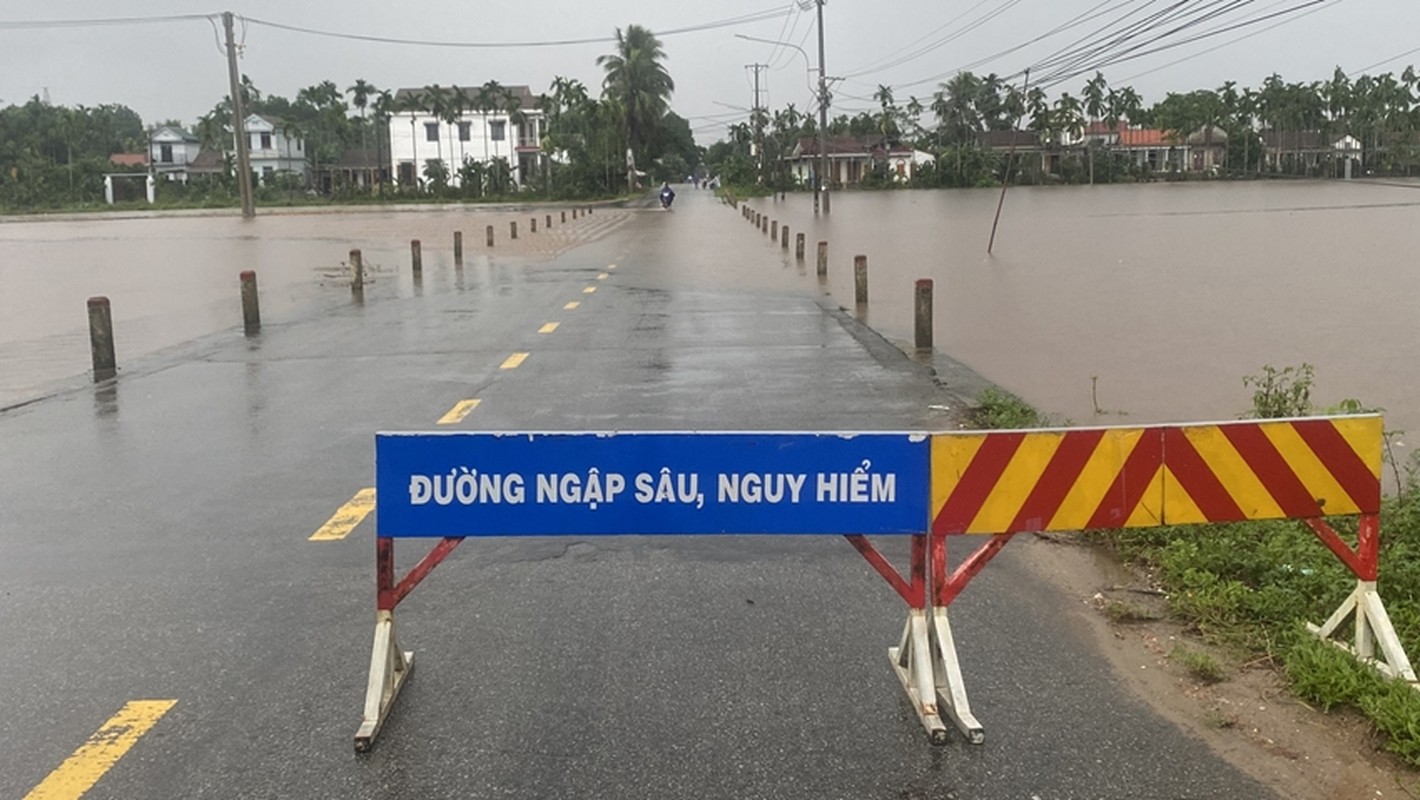 Mua trang troi, nhieu noi o Hue va Quang Tri chim trong bien nuoc-Hinh-7