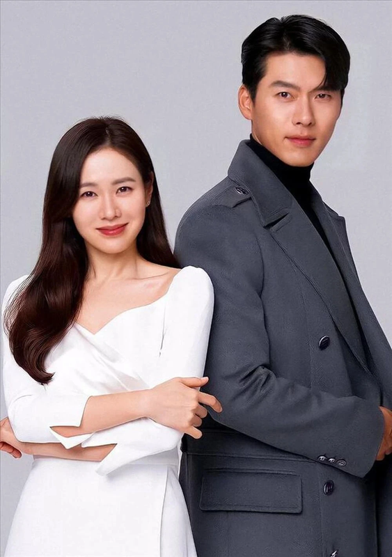 The first two men, Son Ye Jin and Hyun Bin, live in the same house-Picture-7