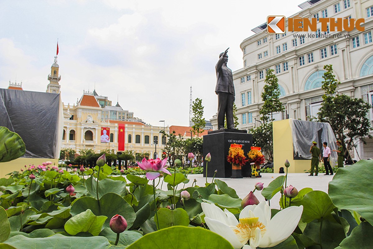 Ngam tuong dai Chu tich Ho Chi Minh cao 7,2m uy nghi giua Sai Gon-Hinh-3