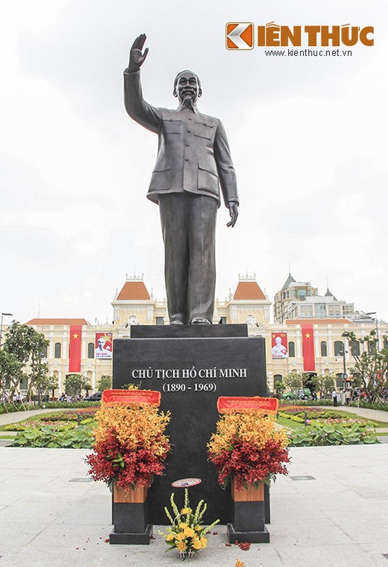 Ngam tuong dai Chu tich Ho Chi Minh cao 7,2m uy nghi giua Sai Gon