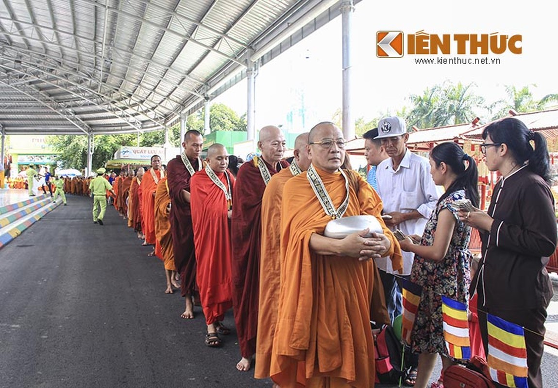 1000 tang ni tham gia dai le Vu Lan, Cung duong Bat Hoi-Hinh-11