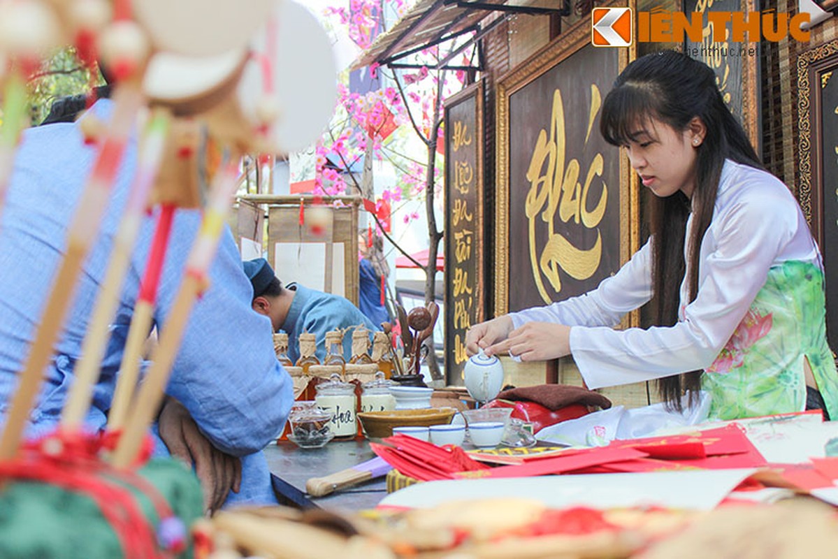 Nguoi Sai Gon hao huc dao “pho ong do” ngay giap Tet-Hinh-8