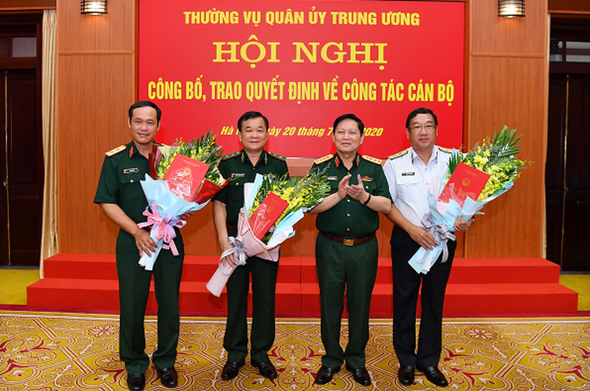 Xem binh nghiep cua ba tan Thu truong Bo Quoc phong