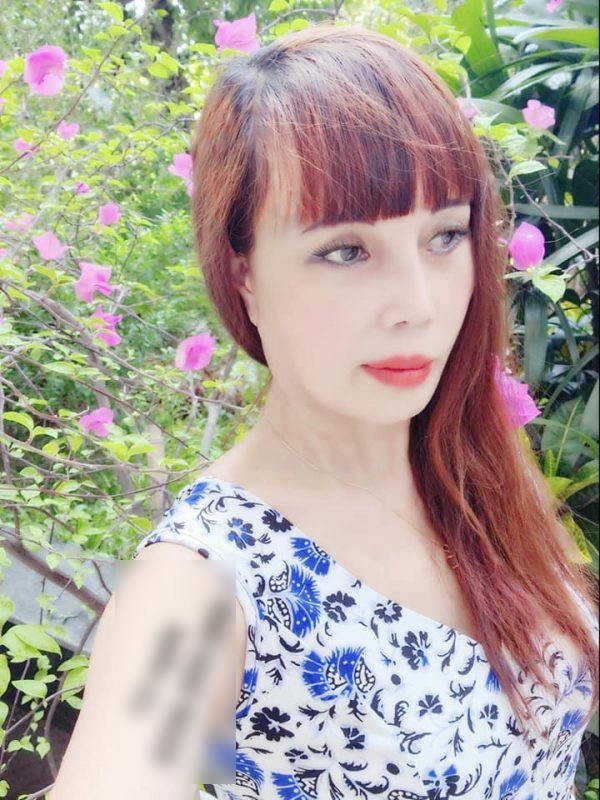 Khoe anh selfie, “co dau 62 tuoi” bi dan mang 