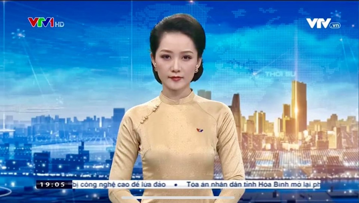 Khoe mat moc, “BTV Thoi su 19h” khien fan khong khoi bat ngo-Hinh-6