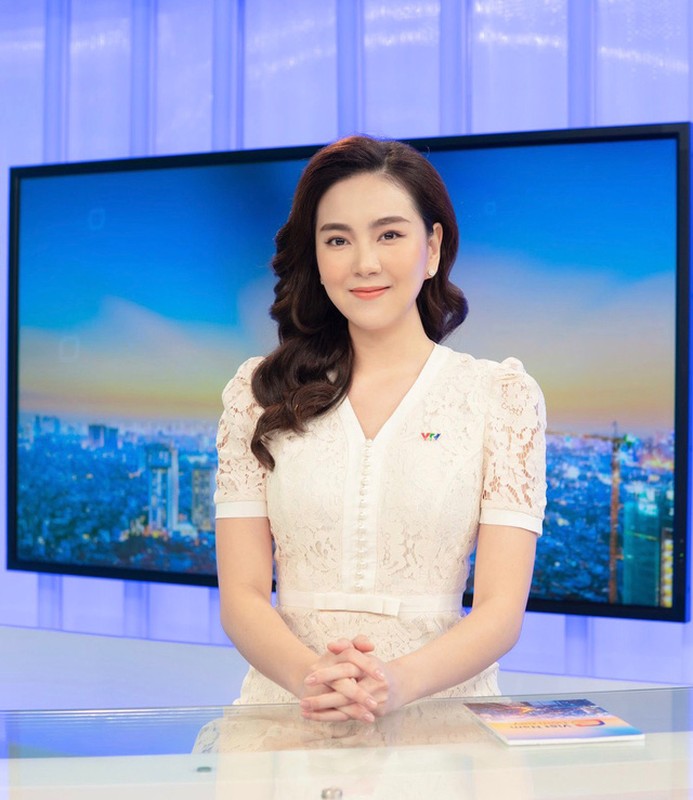 Tai hien hinh anh 50 nam, MC xinh nhat VTV khien dan tinh boi hoi-Hinh-14